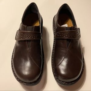 Naot Shanghai Walnut Leather Size 39